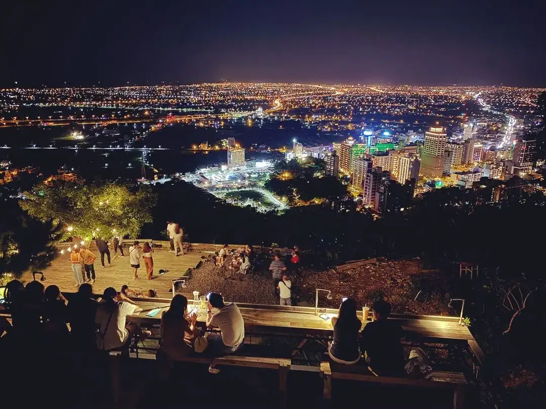 宜蘭最美百萬夜景 「空ㄟ農場」 情侶約會勝地