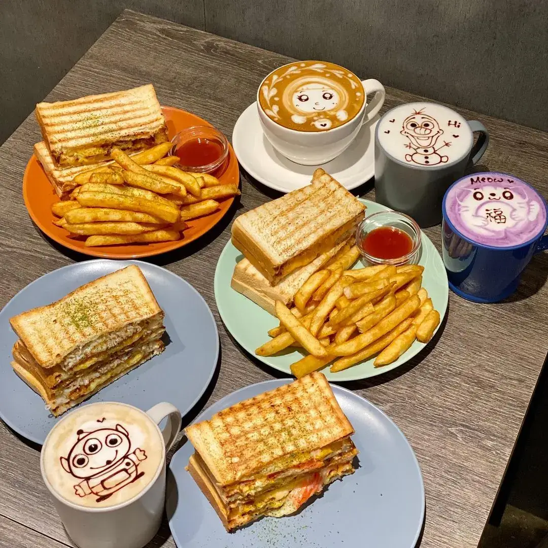 初firstday food 早午餐 超卡哇伊拉花咖啡