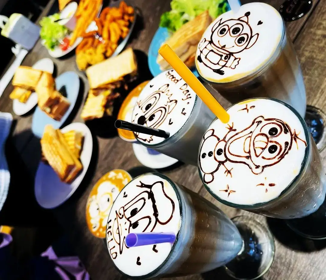 初firstday food 早午餐 超卡哇伊拉花咖啡
