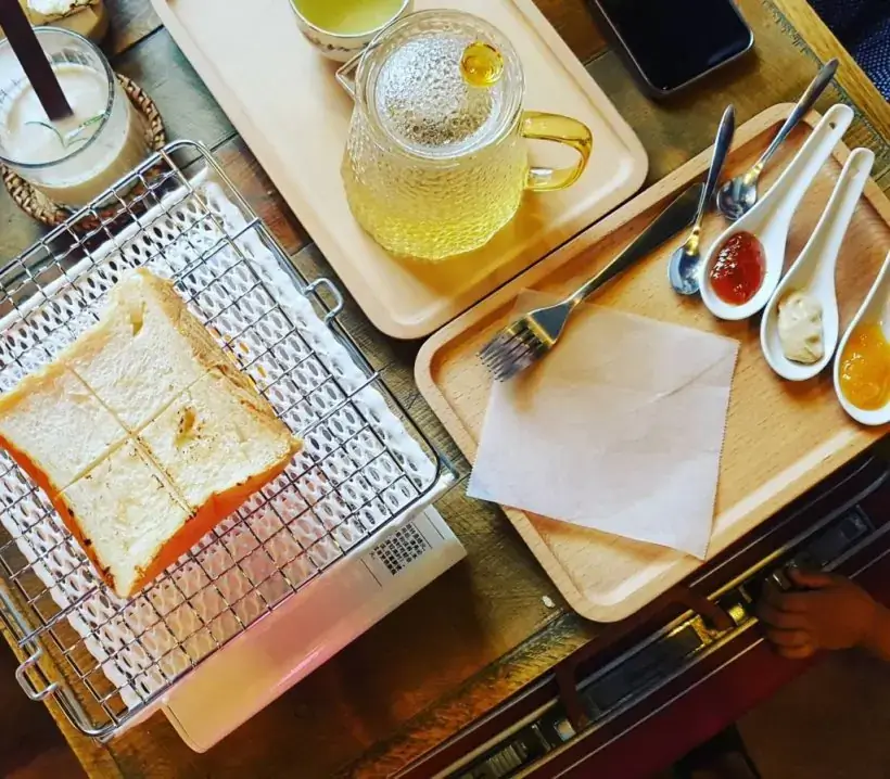 廢墟懷舊老物件咖啡廳 花宅咖啡HUA Cafe