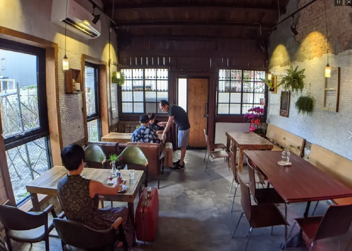廢墟懷舊老物件咖啡廳 花宅咖啡HUA Cafe