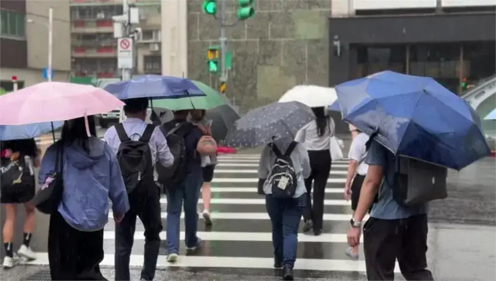 雨勢增強 氣象署對宜蘭、雙北發布豪雨特報 雨勢增強 氣象署對宜蘭、雙北發布豪雨特報
