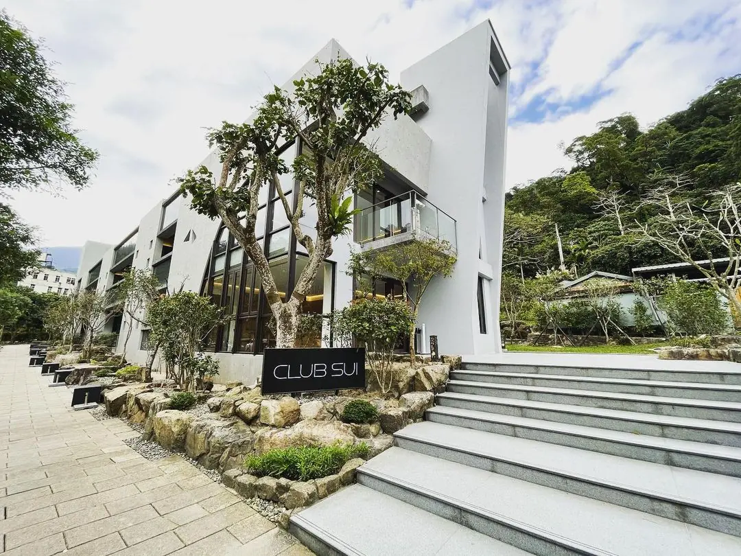 讓你秒飛日本的清水模旅宿 眺望抹茶山美景呆水飯店