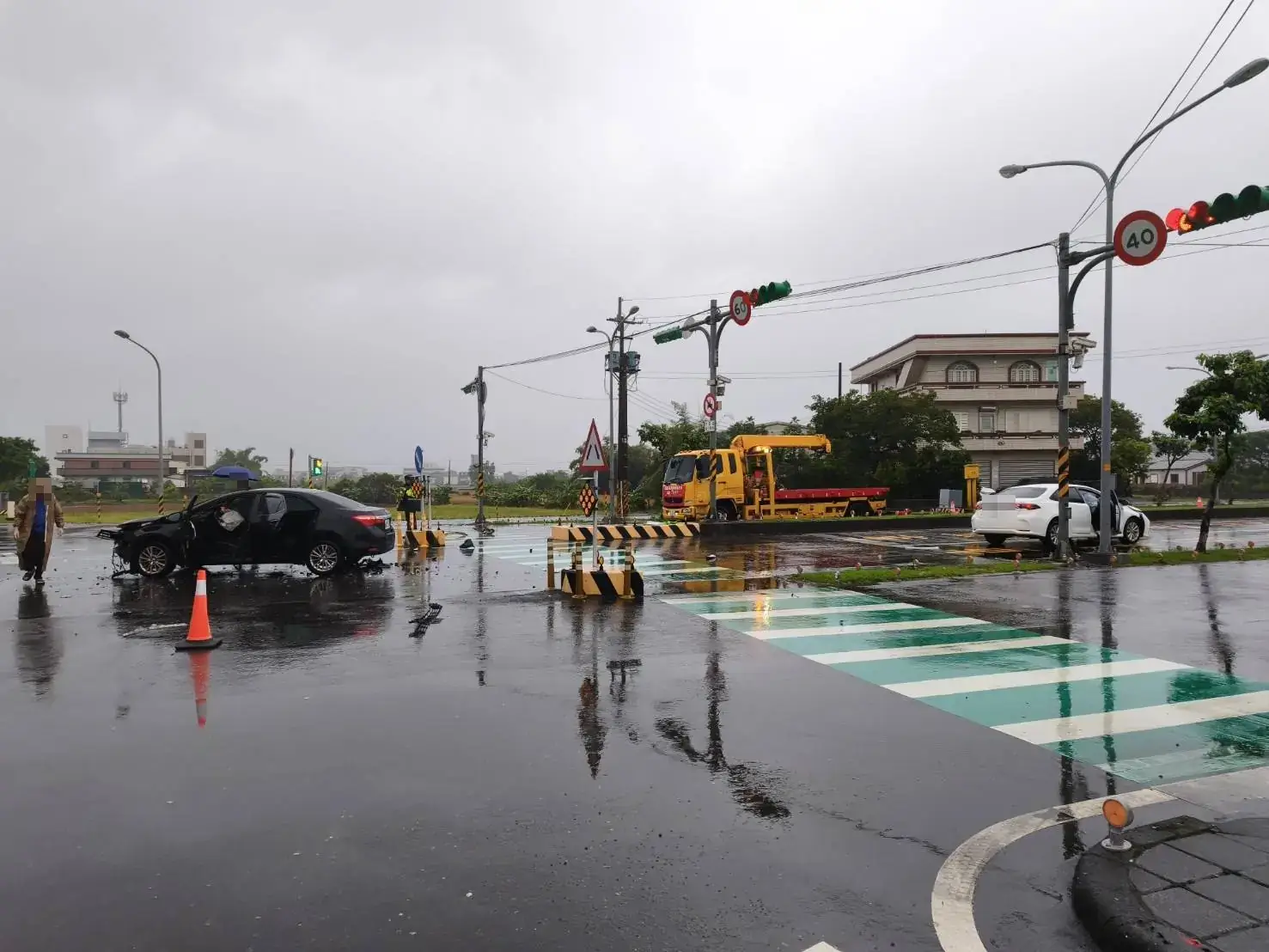 羅東分局籲駕駛遵守標誌標線 防搶快釀禍、確保行車安全 羅東分局籲駕駛遵守標誌標線 防搶快釀禍、確保行車安全