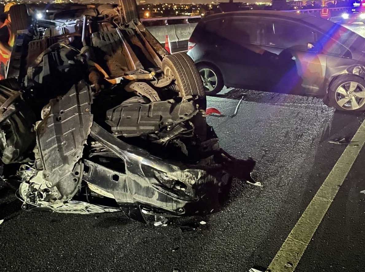 國5南下車禍 1車翻覆 1車傷者為孕婦